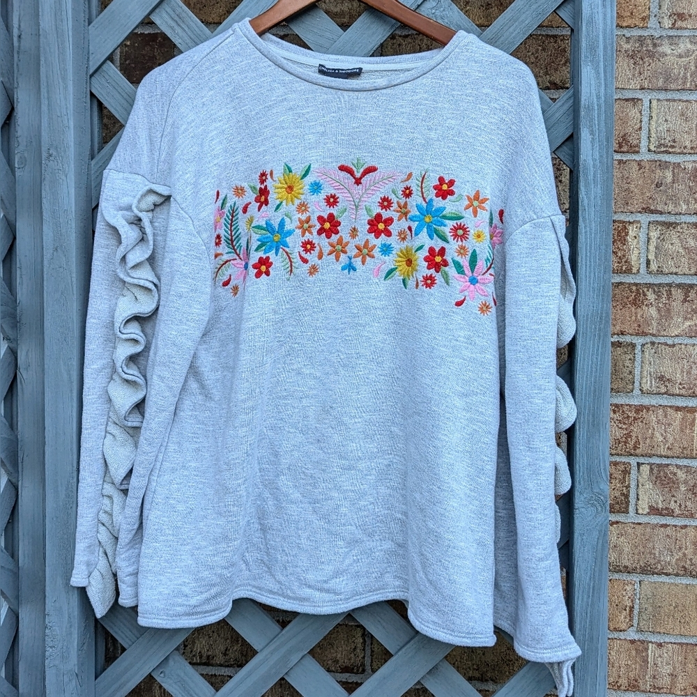 Chelsea And Theodore Gray Sweatshirt with Floral Embroidery